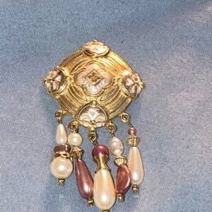 Elegant Gold and Pearl Brooch
